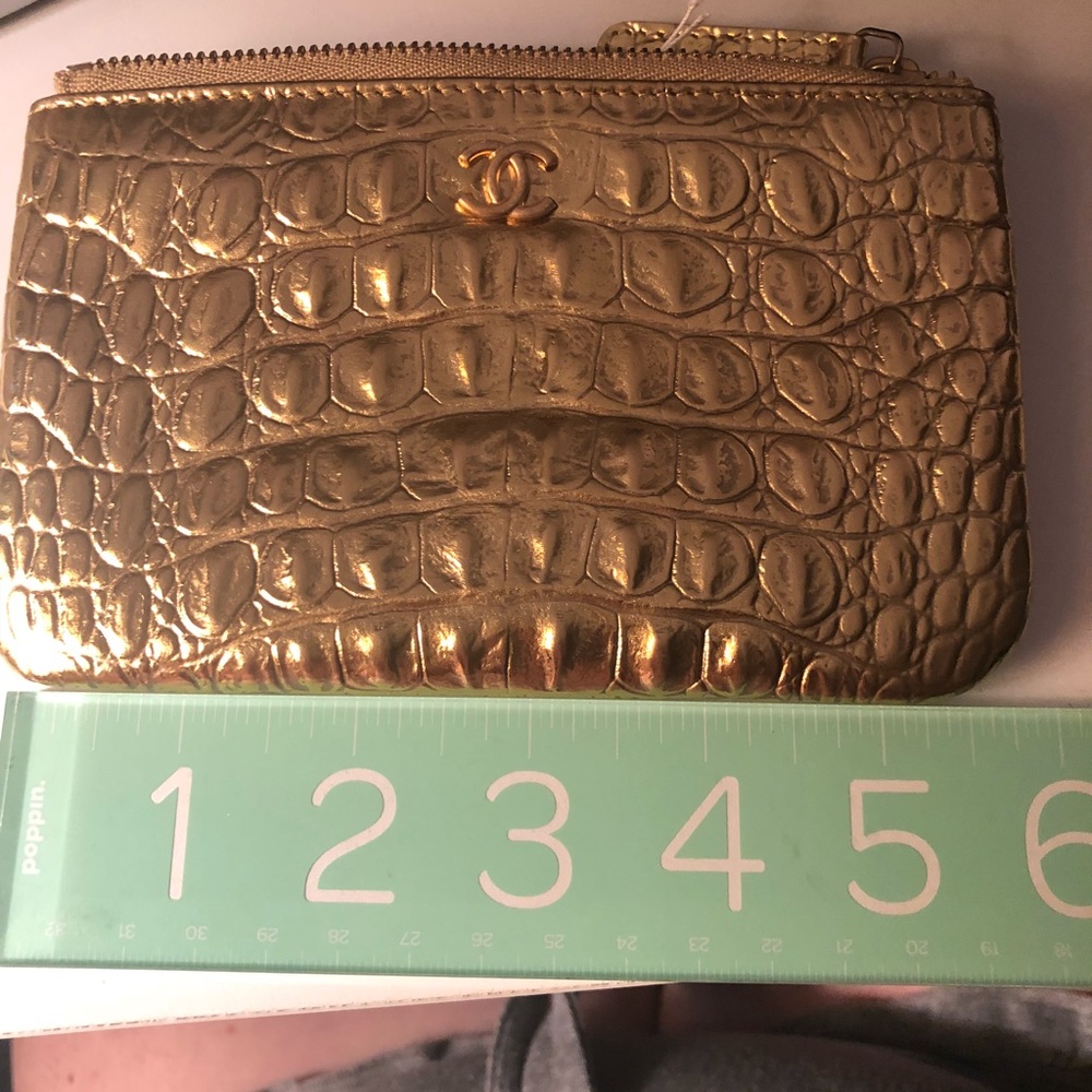2019 Chanel Gold Croco Zip Case Wallet NWT - Picture 6 of 6